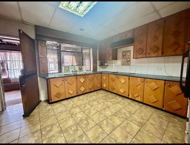 4 BEDROOM HOUSE FOR SALE IN VANDERBIJLPARK CW 6